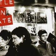 El texto musical MAN I HATE YOUR BAND de LITTLE MAN TATE también está presente en el álbum About what you know (2007)
