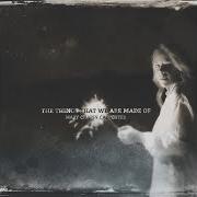 El texto musical THE BLUE DISTANCE de MARY CHAPIN CARPENTER también está presente en el álbum The things that we are made of (2016)