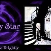 El texto musical TASTE OF BLOOD de MAZZY STAR también está presente en el álbum She hangs brightly (1991)