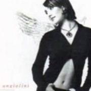 El texto musical MI FAI BENE, MI FAI MALE de AMBRA ANGIOLINI también está presente en el álbum Angiolini (1996)