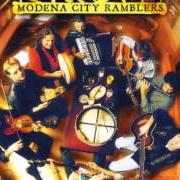El texto musical CANZONE DALLA FINE DEL MONDO de MODENA CITY RAMBLERS también está presente en el álbum Raccolti (1998)
