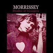 El texto musical I LIVE IN OBLIVION de MORRISSEY también está presente en el álbum Bonfire of teenagers (2023)