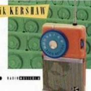 El texto musical WHAT THE PAPERS SAY de NIK KERSHAW también está presente en el álbum Radio musicola (1986)