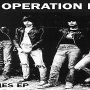 El texto musical CRETIN HOP de OPERATION IVY también está presente en el álbum Ramones (1987)