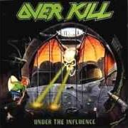 El texto musical HELLO FROM THE GUTTER de OVERKILL también está presente en el álbum Under the influence (1988)