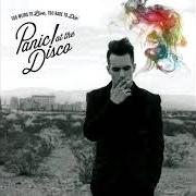 El texto musical THE END OF ALL THINGS de PANIC AT THE DISCO también está presente en el álbum Too weird to live, too rare to die! (2013)