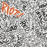 El texto musical FOR A PESSIMIST, I'M PRETTY OPTIMISTIC de PARAMORE también está presente en el álbum Riot! (2007)