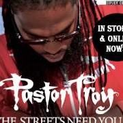 El texto musical BACKSEAT de PASTOR TROY también está presente en el álbum The streets need you (2013)