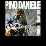El texto musical UN UOMO IN BLUES de PINO DANIELE también está presente en el álbum Un uomo in blues (1991)