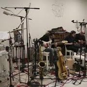 El texto musical CHAIN OF KEYS de PJ HARVEY también está presente en el álbum The hope six demolition project (2016)