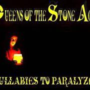 El texto musical THE BLOOD IS LOVE de QUEENS OF THE STONE AGE también está presente en el álbum Lullabies to paralyze (2005)