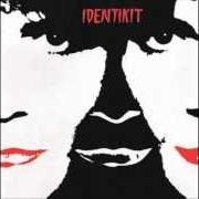 El texto musical SOGNI DI LATTA de RENATO ZERO también está presente en el álbum Identikit (1984)