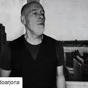 El texto musical ELLA BAILA SOLA (DEMO) de RICARDO ARJONA también está presente en el álbum Covers, demos y otras travesuras de blanco (2021)