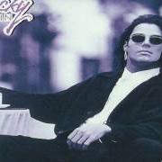 El texto musical ENTRE EL AMOR Y LOS HALAGOS de RICKY MARTIN también está presente en el álbum Me amarás (1993)