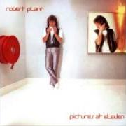 El texto musical BURNING DOWN ONE SIDE de ROBERT PLANT también está presente en el álbum Pictures at eleven (1982)