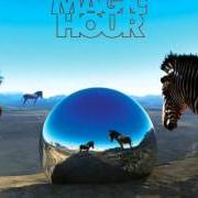 El texto musical ONLY THE HORSES de SCISSOR SISTERS también está presente en el álbum Magic hour (2012)