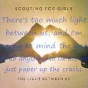 El texto musical THE LIGHT BETWEEN US de SCOUTING FOR GIRLS también está presente en el álbum The light between us (2012)