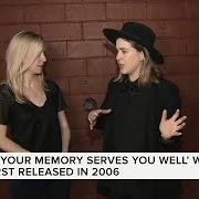 El texto musical WEAK IN THE KNEES de SERENA RYDER también está presente en el álbum If your memory serves you well (2006)