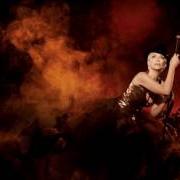 El texto musical FINGERNAIL MOON de ANNIE LENNOX también está presente en el álbum Songs of mass destruction (2007)