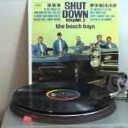El texto musical DENNY'S DRUMS de THE BEACH BOYS también está presente en el álbum Shut down volume 2 (1964)