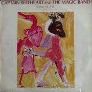 El texto musical OWED T' ALEX de THE CAPTAIN BEEFHEART también está presente en el álbum Shiny beast (bat chain puller) (1978)