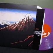 El texto musical KEEP SEARCHING de THE CASKET LOTTERY también está presente en el álbum Moving mountains (2000)
