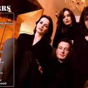 El texto musical IRRISISTIBLE de THE CORRS también está presente en el álbum Best of the corrs (2001)