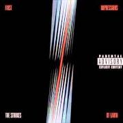 El texto musical RED LIGHT de THE STROKES también está presente en el álbum First impressions of earth (2006)