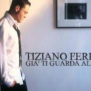 El texto musical E FUORI E' BUIO de TIZIANO FERRO también está presente en el álbum Nessuno e' solo (2006)
