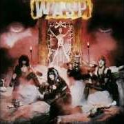 El texto musical SLEEPING (IN THE FIRE) de W.A.S.P. también está presente en el álbum W.A.S.P. (1984)