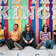 El texto musical THE QUIET de WE THE KINGS también está presente en el álbum We the kings (2007)