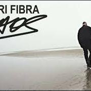 El texto musical AMICI O NEMICI de FABRI FIBRA también está presente en el álbum Caos (2022)