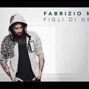 El texto musical NON MI STA BENE NIENTE de FABRIZIO MORO también está presente en el álbum Figli di nessuno (2019)