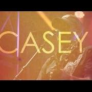El texto musical KISS ME de CASEY DONAHEW BAND también está presente en el álbum Pre-party (2016)