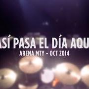 El texto musical ASI´ PASA EL DI´A AQUI´ de LOS CLAXONS también está presente en el álbum Diez en vivo (desde la arena monterrey) (2015)