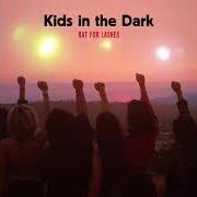 El texto musical KIDS IN THE DARK de BAT FOR LASHES también está presente en el álbum Lost girls (2019)