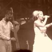 El texto musical COSA HAI MESSO NEL CAFFÈ de RICCARDO DEL TURCO & ANTOINE también está presente en el álbum Sanremo