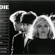 El texto musical THE ATTACK OF THE GIANT ANTS de BLONDIE también está presente en el álbum Blondie (1976)