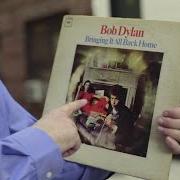 El texto musical IT'S ALRIGHT, MA (I'M ONLY BLEEDING) de BOB DYLAN también está presente en el álbum Bringing it all back home (1965)