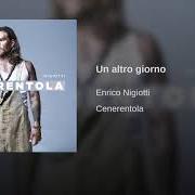 El texto musical UN ALTRO GIORNO de ENRICO NIGIOTTI también está presente en el álbum Cenerentola (2018)