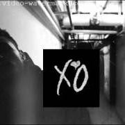 El texto musical XO / THE HOST de THE WEEKND también está presente en el álbum Trilogy (2012)