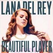 El texto musical BEAUTIFUL PLAYER de LANA DEL REY también está presente en el álbum Beautiful player (2013)