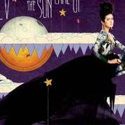 El texto musical ME de DEV también está presente en el álbum The night the sun came up (2011)