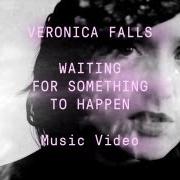 El texto musical FALLING OUT de VERONICA FALLS también está presente en el álbum Waiting for something to happen (2012)