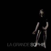 El texto musical PEUT ÊTRE JAMAIS de LA GRANDE SOPHIE también está presente en el álbum La place du fantôme (2012)
