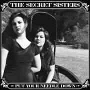 El texto musical RATTLE MY BONES de THE SECRET SISTERS también está presente en el álbum Put your needle down (2014)