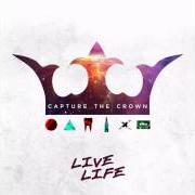 El texto musical LIVE LIFE de CAPTURE THE CROWN también está presente en el álbum Live life ep (2014)