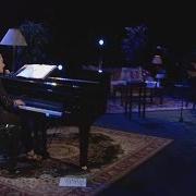 El texto musical LOVE MAKES THE WORLD de CAROLE KING también está presente en el álbum The living room tour (2005)