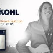 El texto musical NEVER FALL IN LOVE AGAIN de MAX BUSKOHL también está presente en el álbum Sidewalk conversation (2012)