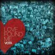 El texto musical KEEP ME WHERE YOU ARE de VOTA también está presente en el álbum Love found me (2013)